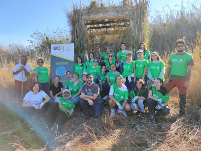 Foto de familia de los voluntarios tras la realización de la actividad.