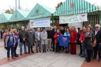 Foto de familia de autoridades en el Paseo por la Ciencia