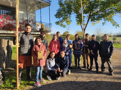 Miembros del Programa de Voluntariado Ambiental del Aula de Sostenibilidad, junto con voluntarios del grupo local de la Sociedad Española de Ornitología (SEO/BirdLife)