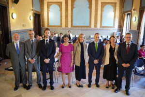 Organizadores del curso y autoridades asistentes a la inauguración del curso.