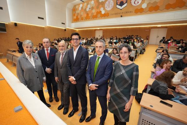 Organizadores y ponentes participantes en el evento.