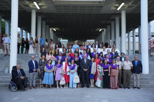 Foto de familia tras la graduación.