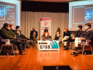 Momento de la mesa redonda con emprendedores digitales.