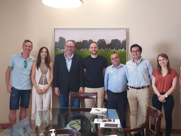 Foto de familia de participantes en el acto de constitucioón del nueva EBT Cobiomic Bioscience SL