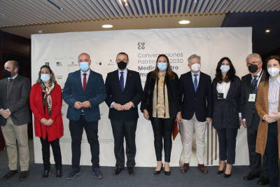 Autoridades asistentes a la inauguración institucional de la jornada.