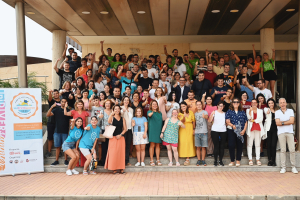 Foto de familia tras la inauguración del campus.