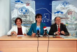 De izquierda a derecha: Lucía Ballesteros, coordinadora académica del congreso; María Luisa Ceballos, alcaldesa de Priego de Córdoba; y Ramón Reig, director del congreso