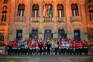 Foto de familia tras la ceremonia.