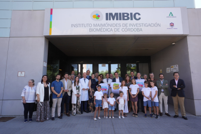 Foto de familia de los participantes en la presentación de la carrera.