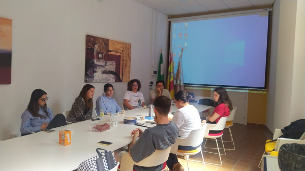 Momento de la primera conferencia celebrada ayer.