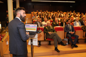 El vicerrector de Estudios de Grado y catedrático del Departamento de Medicina y Cirugía Animal, durante su intervención.