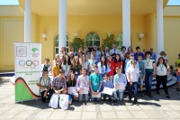 Foto de familia de autoridades, profesorado y estudiantes premiados