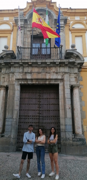 Álvaro Martínez Sánchez, Isabel Onetti Benítez e Irene Priego Moreno representarán a la UCO en el torneo de la Fundación Española de Debate Jurídico