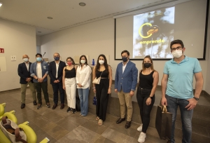 Foto de familia con los ganadores de Coemprende 2021