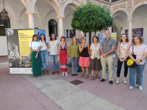 Asistentes a la inauguración de la muestra.