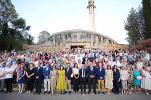 Foto de familia tras el acto de clausura.