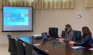 La Directora de Internacionalización y personal de la ORI en videoconferencia con Kristu Jayanti College.