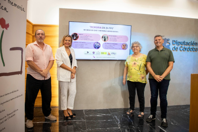 Representantes de la Cátedra junto a las autoridades provinciales durante la presentación del ciclo.