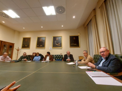 Un momento de la reunión de la Junta de Personal Docente e Investigador con el rector y el vicerrector de Personal Docente e Investigador