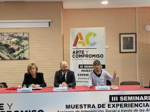 Autoridades al inicio de la inauguración del seminario