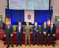 El general Fernando Rocha, con los representantes del Consejo Social de la UCO y de la Universidad.