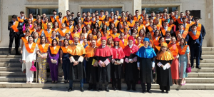 Foto de familia tras la graduación.