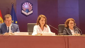 En el centro, la vicerrectora Lourdes Arce, durante la inauguración del congreso.