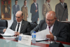 Los rectores Carlos Andrés Pérez Galindo y Manuel Torralbo, durante la firma del convenio.