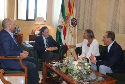 De izquierda a derecha, Enrique Quesada, José Carlos Gómez Villamandos, Isabel Albás y Antonio Álvarez, durante la reunión mantenida en el Rectorado.