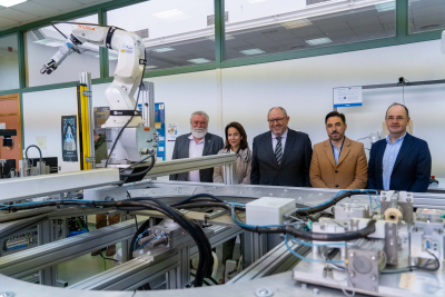 Representantes de la UCO y Magtel visitan los nuevos equipamientos.