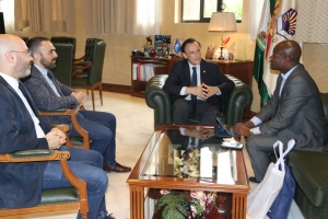 De izquierda a derecha, Luis Medina, Alfonso Zamorano, José Carlos Gómez Villamandos y Léopold H. Sodansou, durante el encuentro institucional celebrado en el Rectorado.