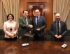 Foto institucional tras la firma del acuerdo.