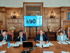 El presidente de Crue, Juan Romo, acompañado de Carlos Andradas, rector de la UIMP, José Manuel Pingarrón, secretario general de Universidades, y la catedrática Adela Cortina