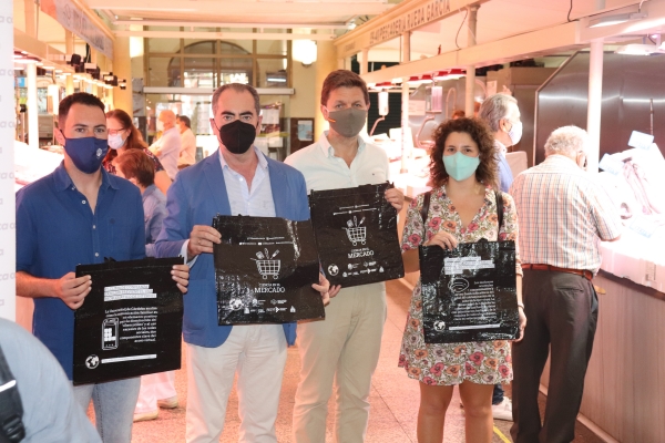 Actividad de &#039;Ciencia en el Mercado&#039; en la Corredera.